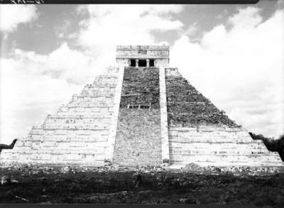 El Castillo antes de su restauración, vista frontal