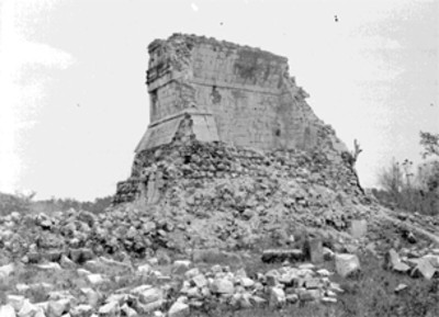 Templo de los Tigres antes de su reconstrucción, vista posterior