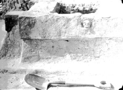Tumba en proceso de excavación, detalle