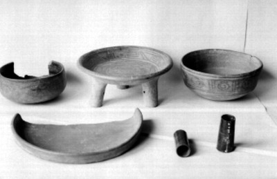 Cajetes y vasija trípode