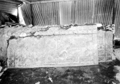 Fresco de un sacerdote ataviado de jaguar que se dirige hacia un templo