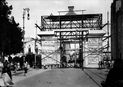 Colocación de un arco de triunfo