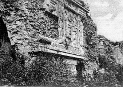 Detalle de la ornamentación en el Cuadrángulo de las Monjas, edificio poniente