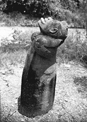 Monumento 56, vista de perfil