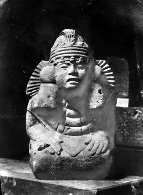 Escultura de la Diosa Xilonen, vista frontal