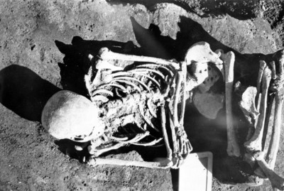 Vista de la excavación de un entierro prehispánico