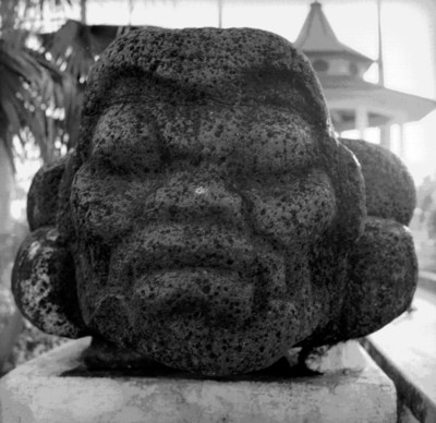 Escultura "El Negro", vista frontal