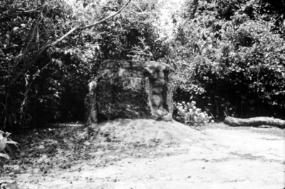 Vista de perfil del Altar N° 3 de La Venta, reprografía