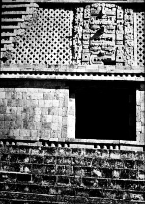 Aspecto de mascarones en edificio del Cuadrángulo de las Monjas