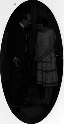 Catalina Bárcenas con actor durante una obra