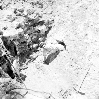 Hombres durante las excavaciones en Palenque