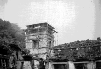 Torre de El Palacio durante restauración, vista parcial