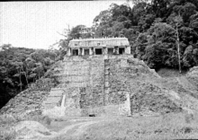Templo de las Inscripciones antes de su total reconstrucción
