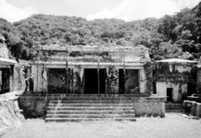 Edificio del Conjunto del Palacio durante su restauración, exterior, vista frontal