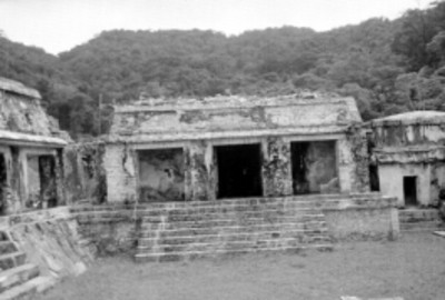 Edificio del Conjunto del Palacio durante su restauración, exterior, vista frontal