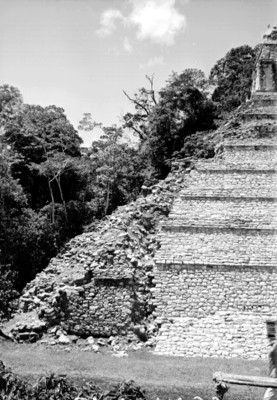 Restauración del Templo de las Inscripciones, vista parcial