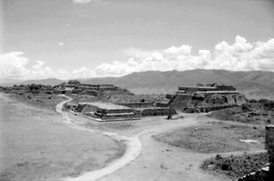 Vista panorámica de las estructuras M, L y IV