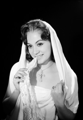 Delia Ortiz con velo