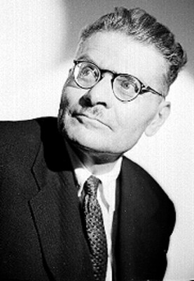 Jose Clemente Orozco, en tres cuartos de perfil, mirada a su derecha, viste formal, retrato