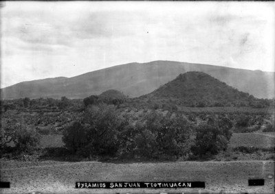Zona arqueológica de Teotihuacan, antes de su reconstrucción