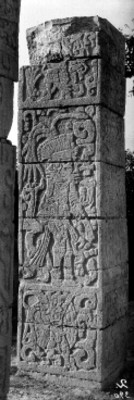 Pilar con relieves del Templo de los Guerreros