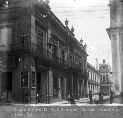 "Casa que habitó D. José Antonio Torres. Guadalajara, Jal.", vista lateral