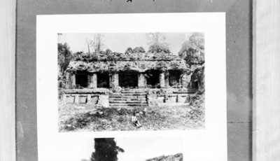 Vista parcial de la fachada del palacio en Palenque, reprografía