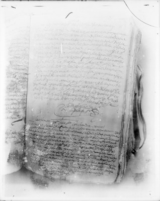 Manuscrito con letra encadenada