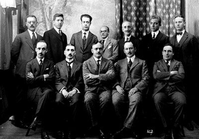 Luis "Castillo Ledón y Gamonado" junto a otros hombres, retrato de grupo