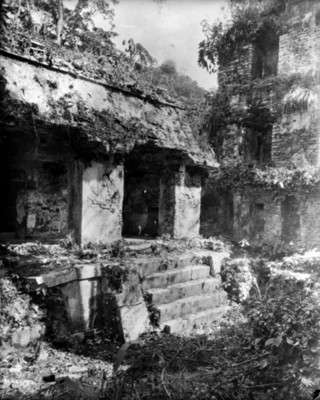 Templo de la cruz antes de su restauración, vista parcial