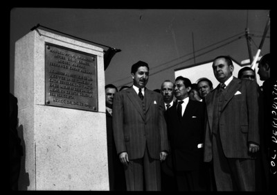 Miguel Alemán Valdés, Fernando Casas Alemán y otras personalidades en la develación de una placa en la Colonia Periodistas
