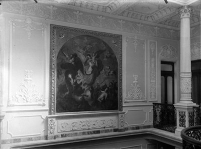 Virgen apocalíptica, pintura al oleo, en el interior de la casa de Azurmendi