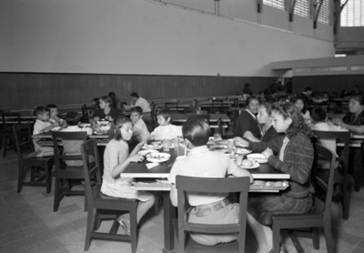 Niños en el comedor