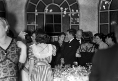 Manuel Ávila Camacho y funcionarios en una recepción