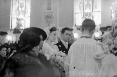 Novios durante cermonia religiosa