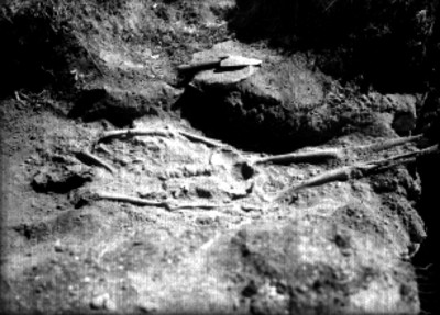Entierro prehispánico, in-situ