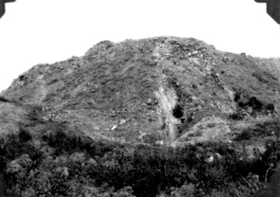Montículo L antes de su exploración, lado sur, ángulo sureste