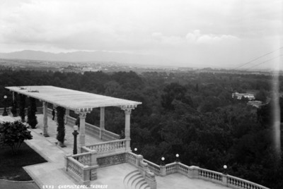 Terraza del Castillo de Chapultepec, vista parcial