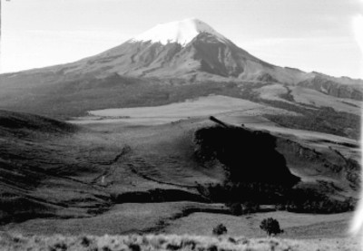 Popocatépetl visto desde el Iztaccíhuatl