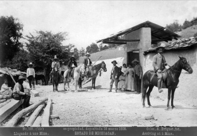 "Arriving at a Mine", Grupo de hombres llegan a una mina