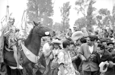 Espectadores en la representación del viacrucis en Iztapalapa