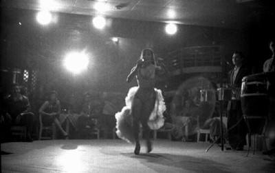 Vedette debuta en el cabaret El Burro