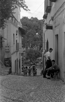 Adolescentes en un callejón de Taxco