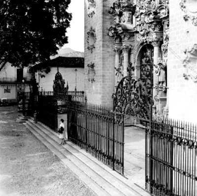 Entrada principal de la parroquía de Santa Prisca