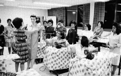 Mujeres en un taller de costura