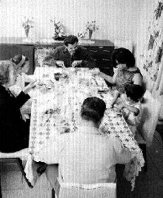 Familia durante una comida