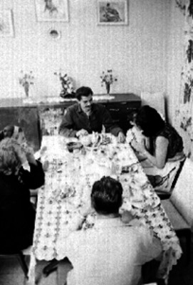 Familia durante una comida