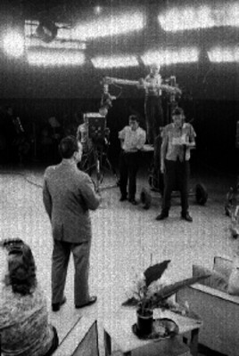 Actores durante la grabación de un programa de televisión