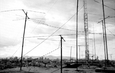 Antenas de Televicentro, azoteas y edificios en la ciudad de México