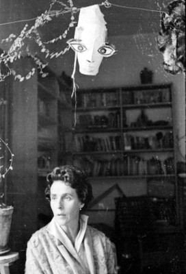 Leonora Carringtón en su casa, retrato